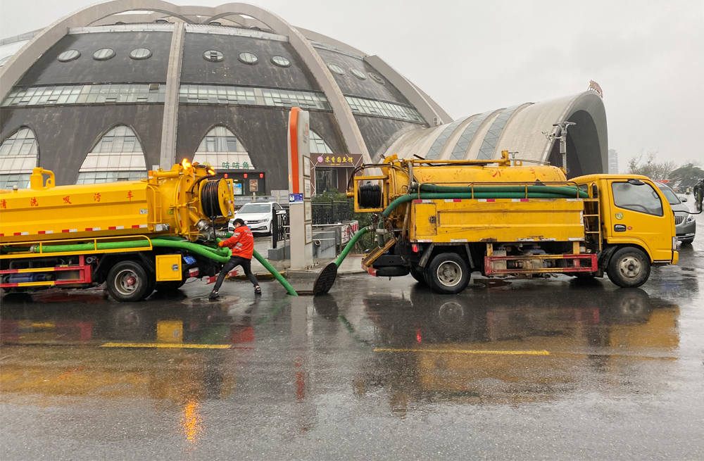 271天山路商场管道清淤