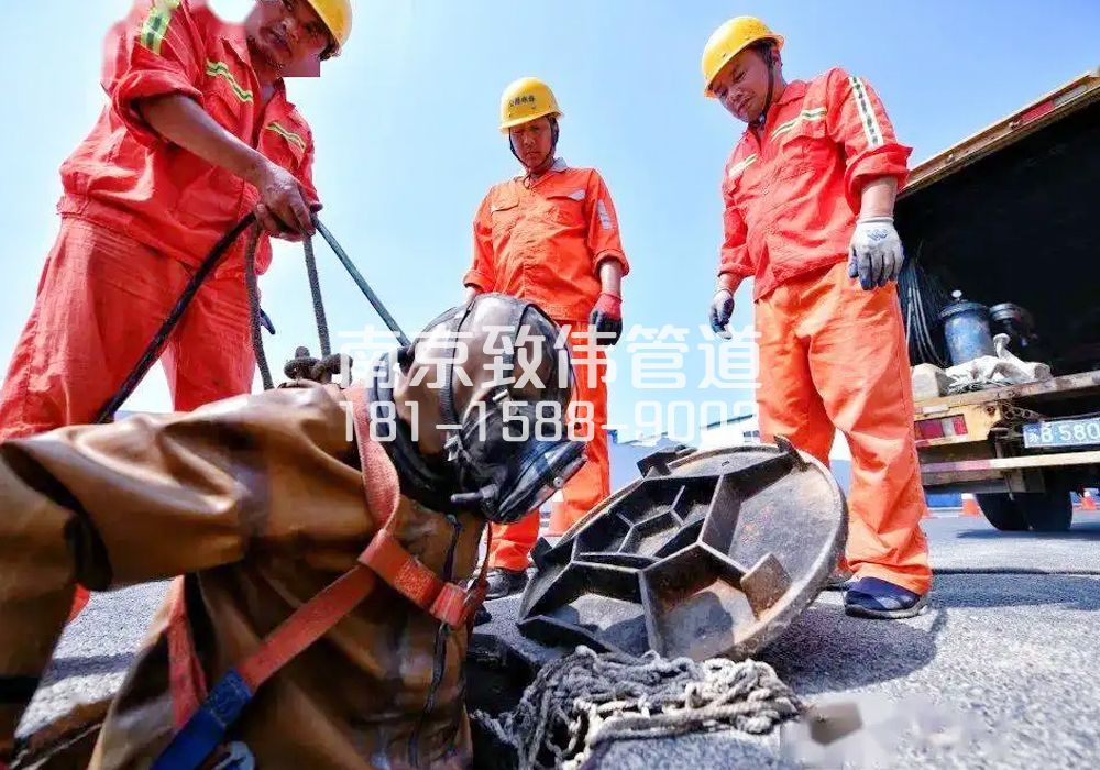 377天山路有限空间作业